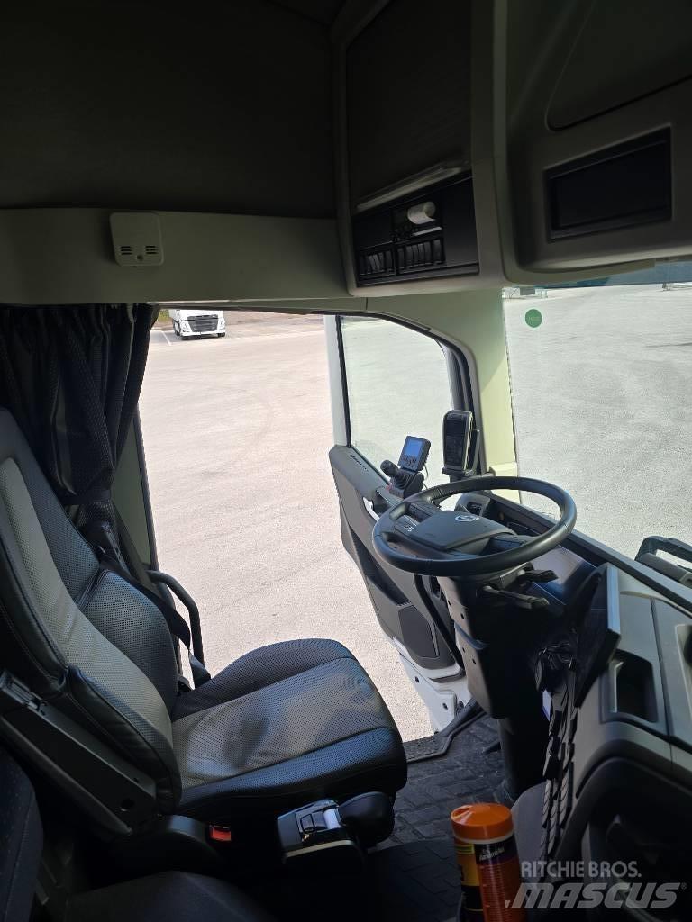 Volvo FM Electric Вантажівки з гаковим підйомом