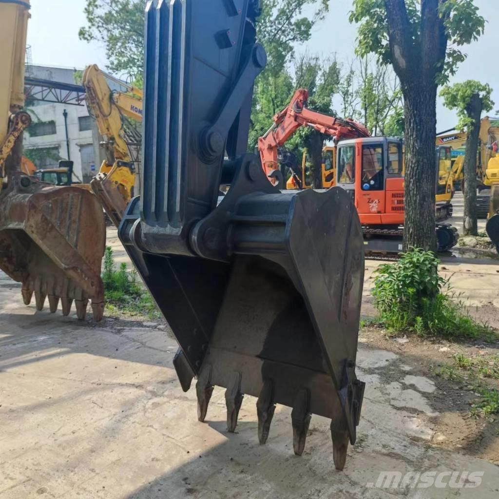 Volvo EC 210 D Гусеничні екскаватори