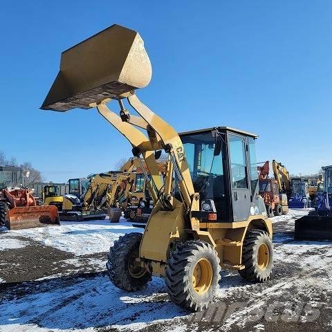 CAT 901B Фронтальні навантажувачі