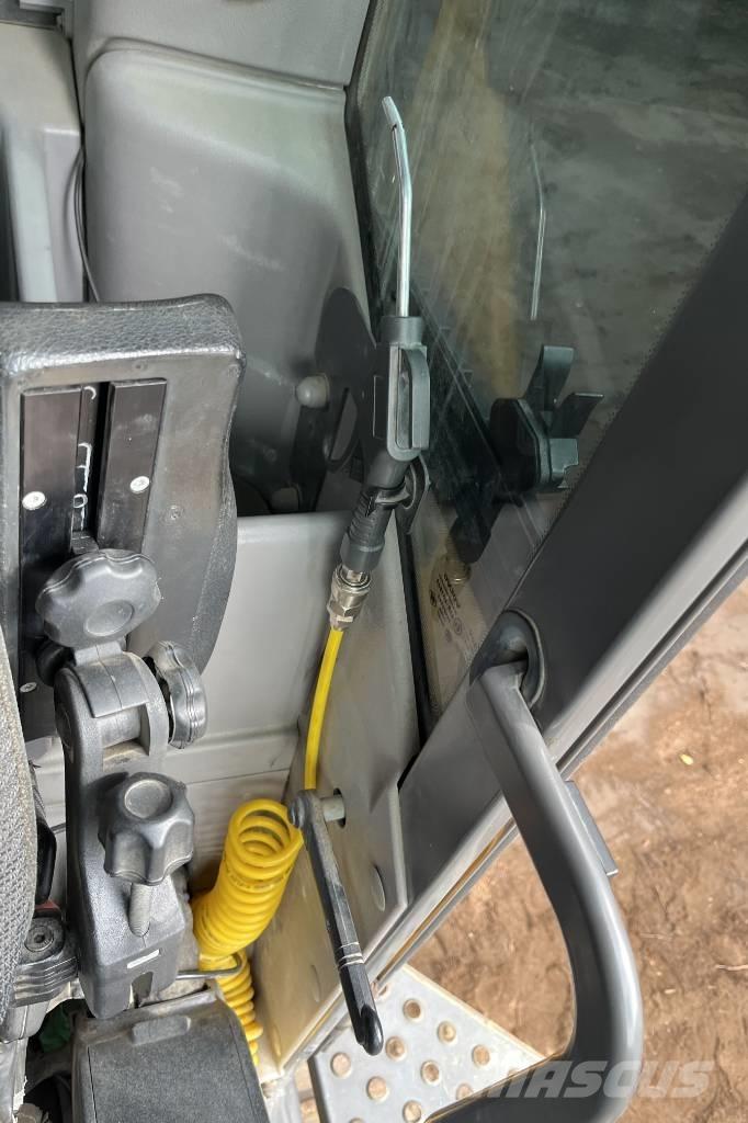 Volvo EC 300 EL Гусеничні екскаватори