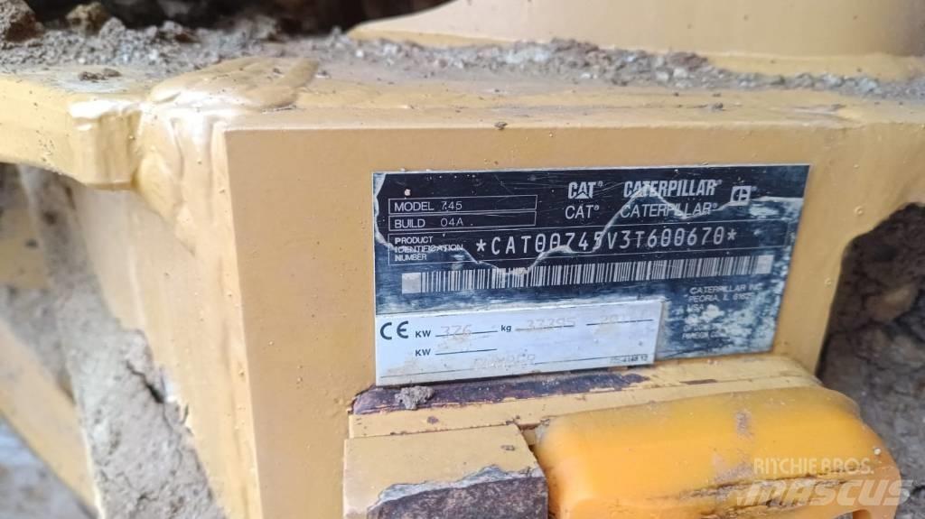 CAT 745 Зчленовані самоскиди