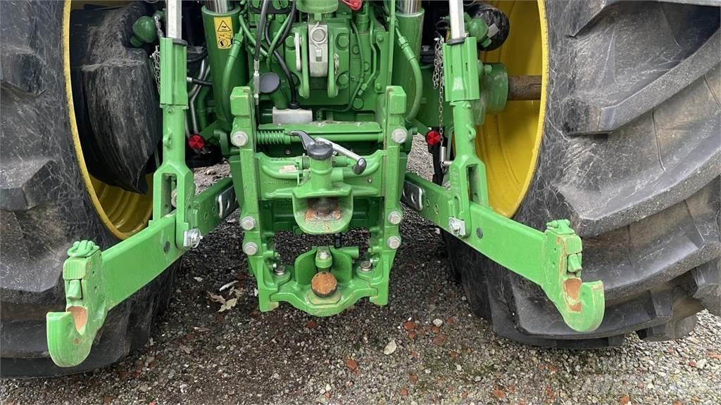John Deere 6R215 Трактори