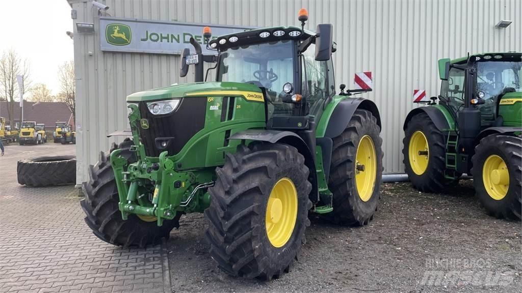 John Deere 6R215 Трактори
