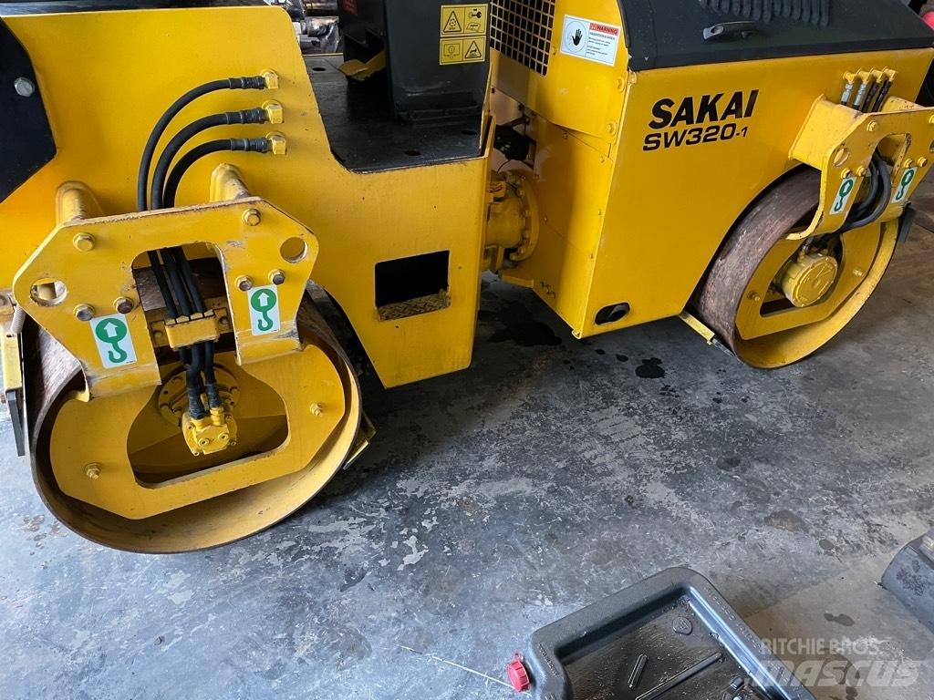 Sakai SW 320-1 Котки тротуарні