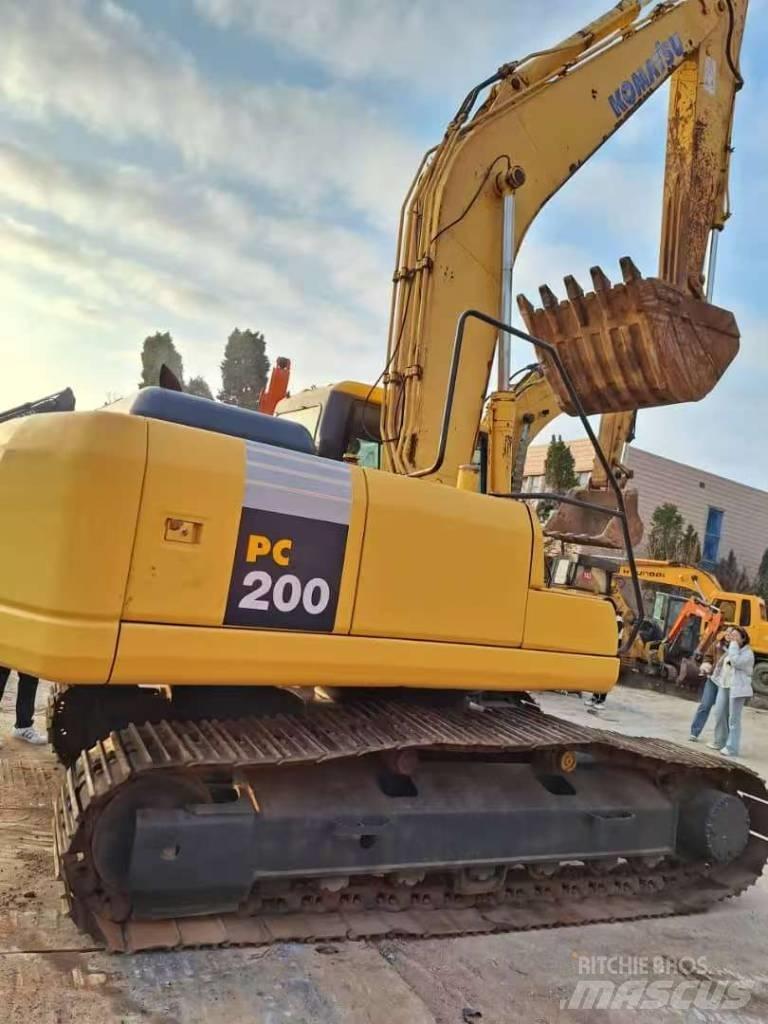 Komatsu PC 200-7 Гусеничні екскаватори