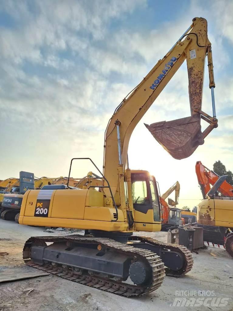 Komatsu PC 200-7 Гусеничні екскаватори
