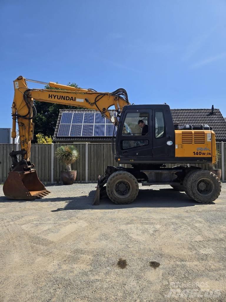 Hyundai Robex 140 W Колісні екскаватори