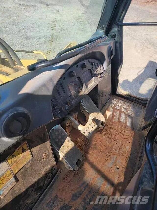 CAT 953C Гусеничні вантажники