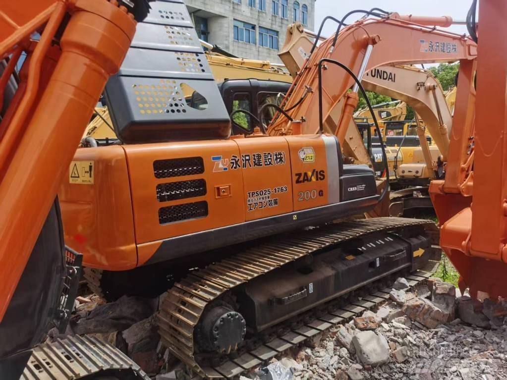 Hitachi ZX 200 Гусеничні екскаватори