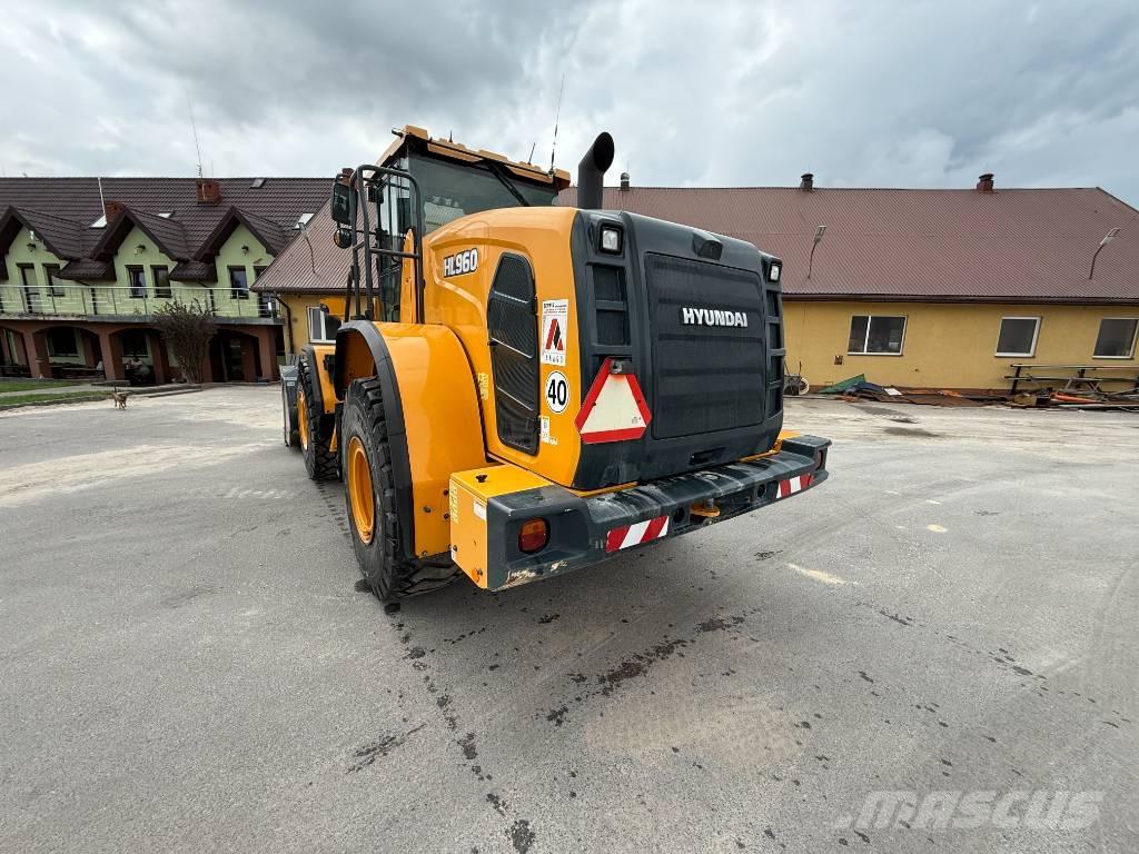Hyundai HL 960 Фронтальні навантажувачі