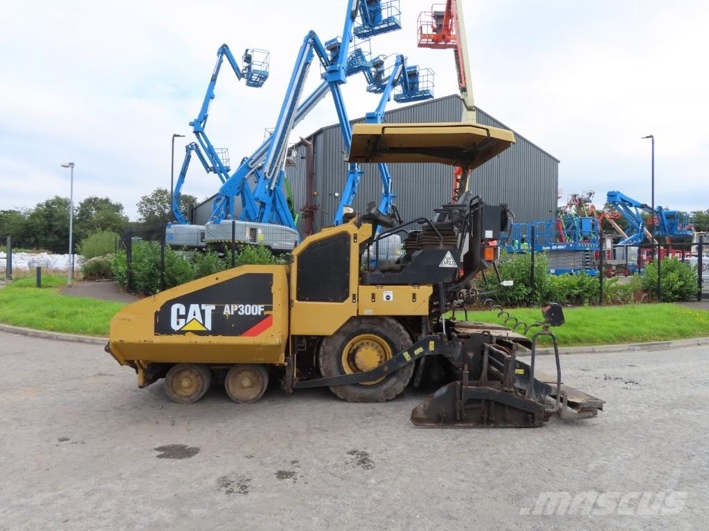 CAT AP 300 Асфальтовкладачі