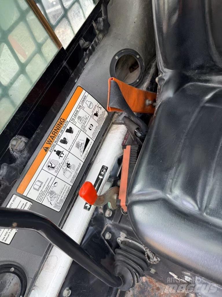 Bobcat S 300 Міні-навантажувачі