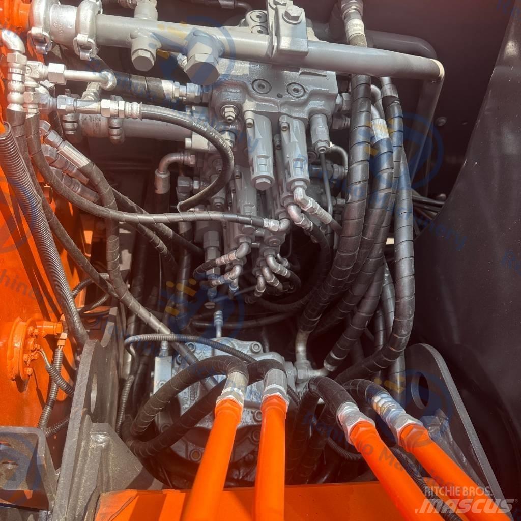 Hitachi ZX70 Гусеничні екскаватори