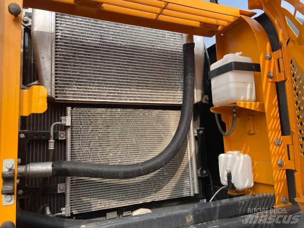 Hyundai R220-9S Гусеничні екскаватори