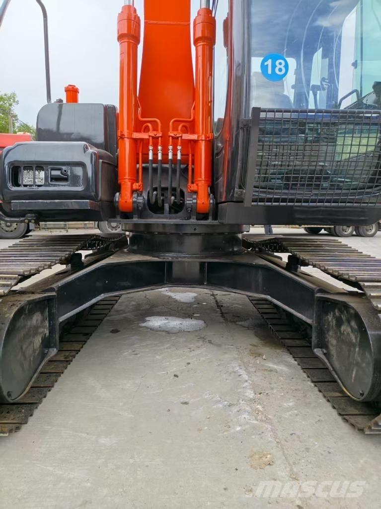 Hitachi ZX 120 Гусеничні екскаватори