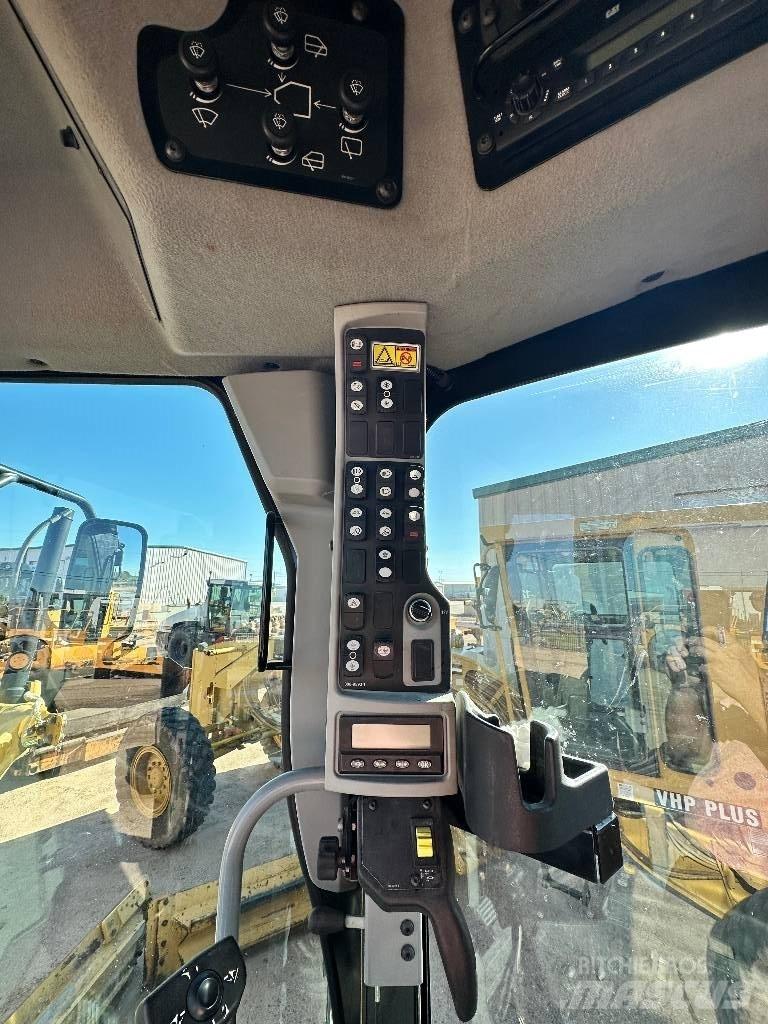CAT 12 M 2 Грейдери