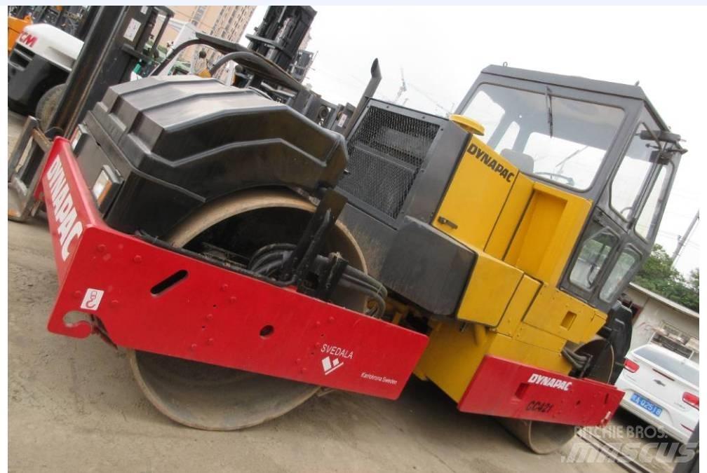 Dynapack CC421 Грунтові котки