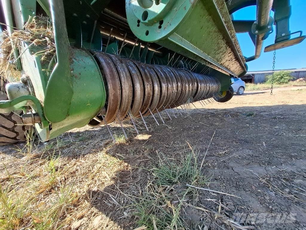 John Deere V461M Рулонні прес-підбирачі