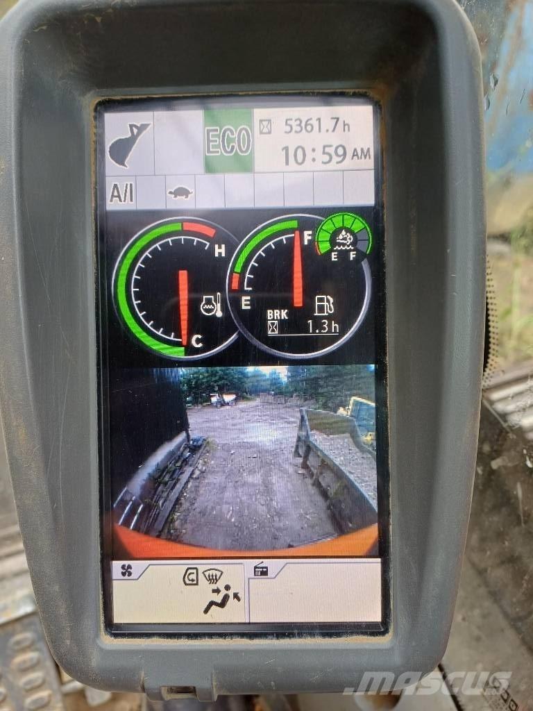 Hitachi ZX 135 US-6 Гусеничні екскаватори