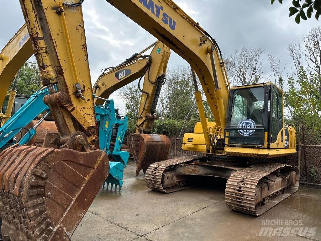 Komatsu PC 220-8 Гусеничні екскаватори