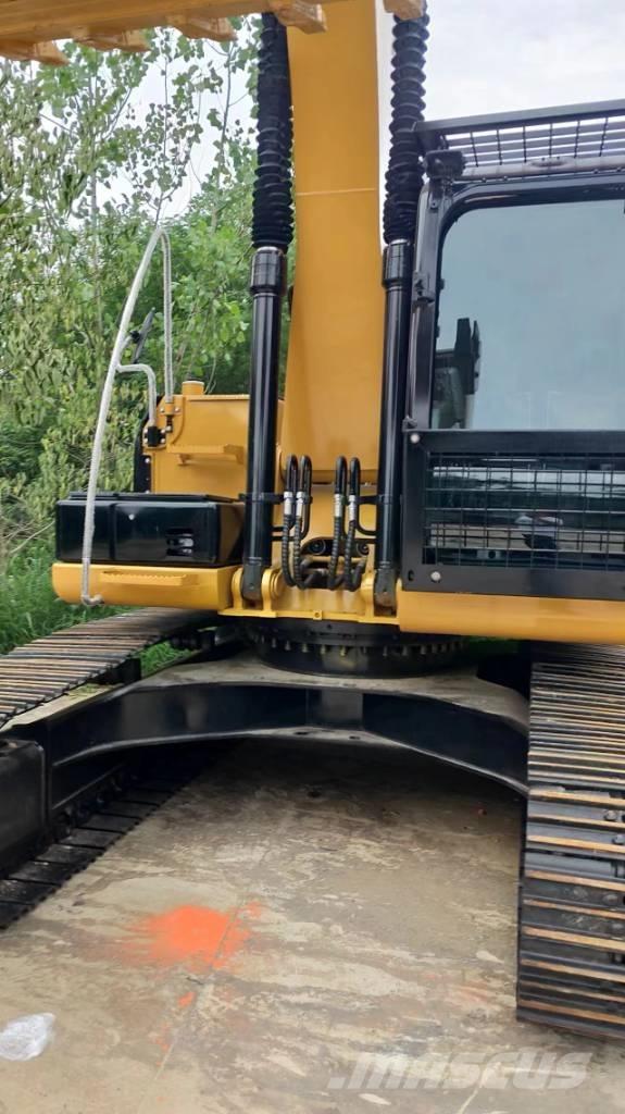 CAT 320D2 Гусеничні екскаватори
