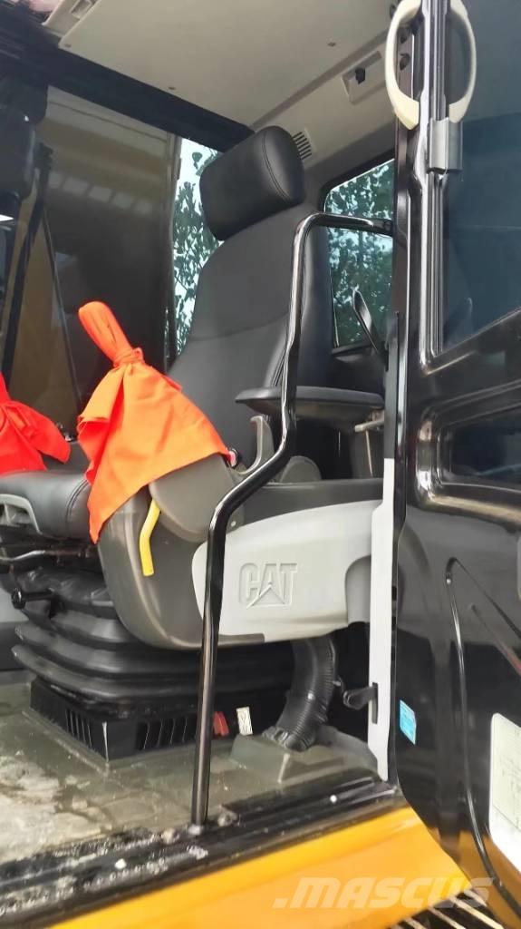 CAT 320D2 Гусеничні екскаватори