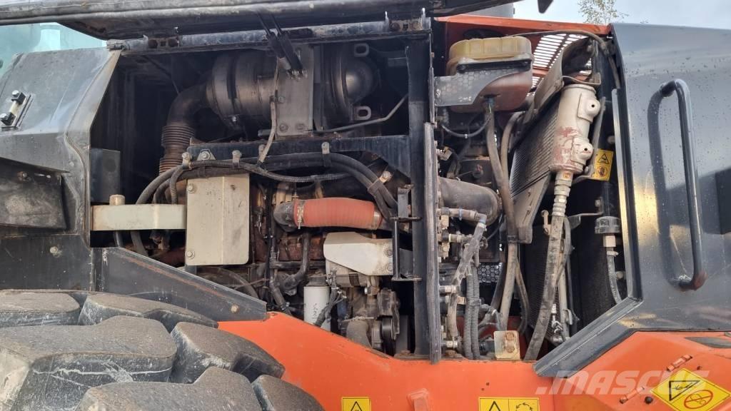 Hitachi ZW 220-6 Фронтальні навантажувачі