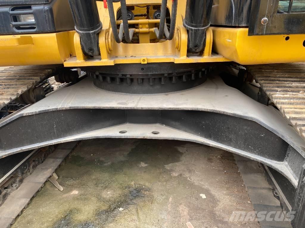 CAT 330 D Гусеничні екскаватори