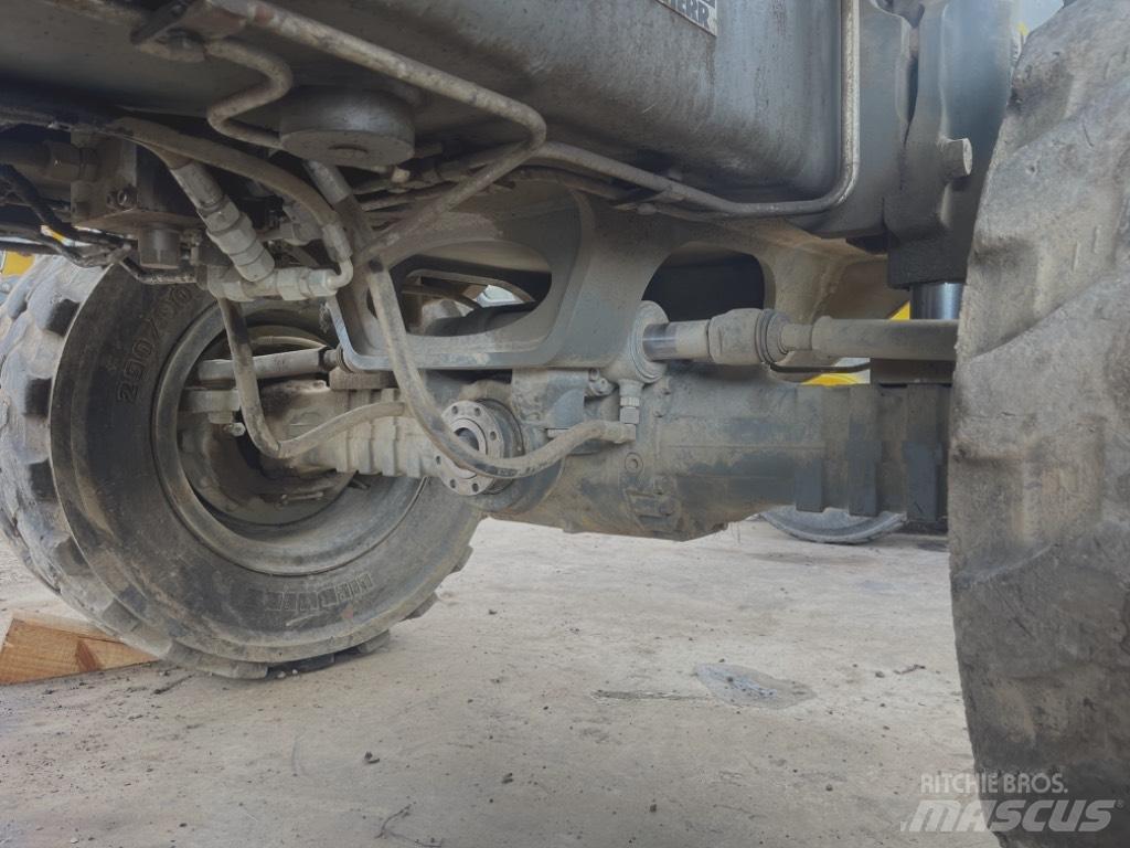 Liebherr A 910 Comp Осі