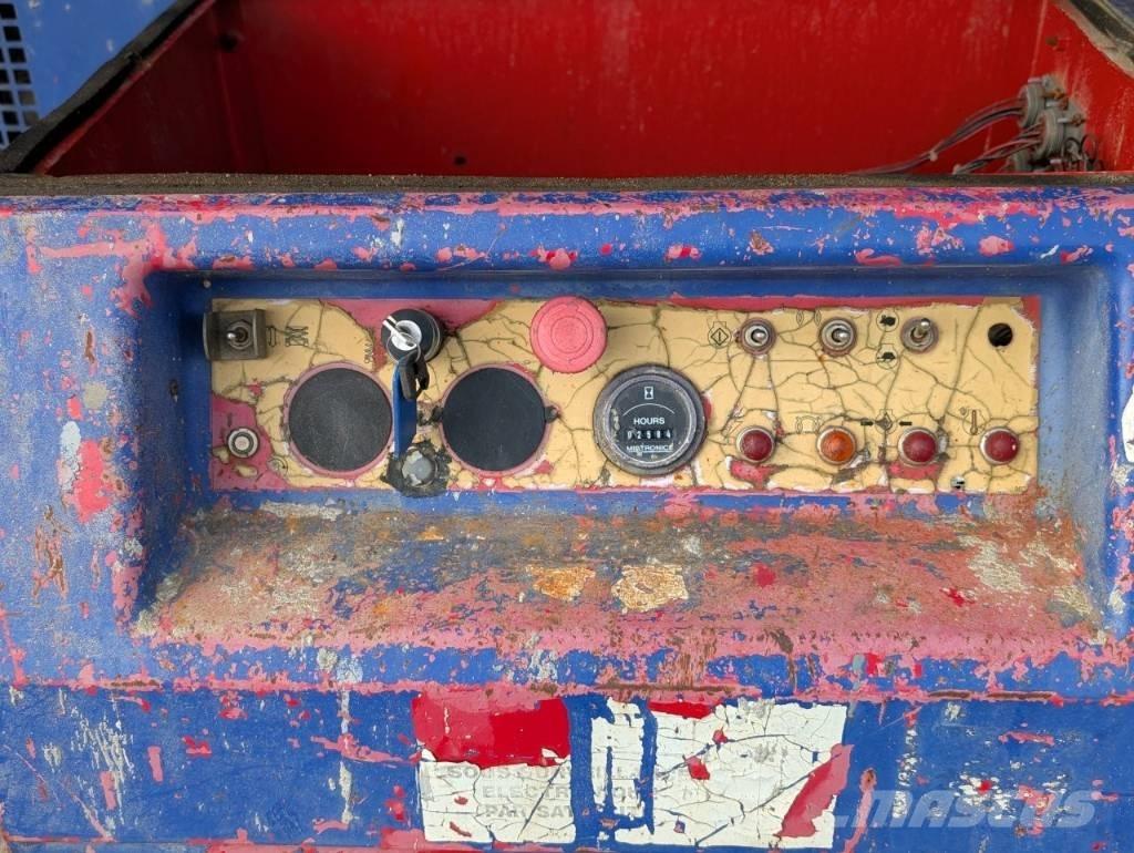 Manitou 120 DLX Компактні самохідні стрілові підйомники