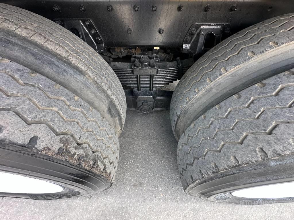 Sterling L 8500 Комбі/Вакуумні вантажівки