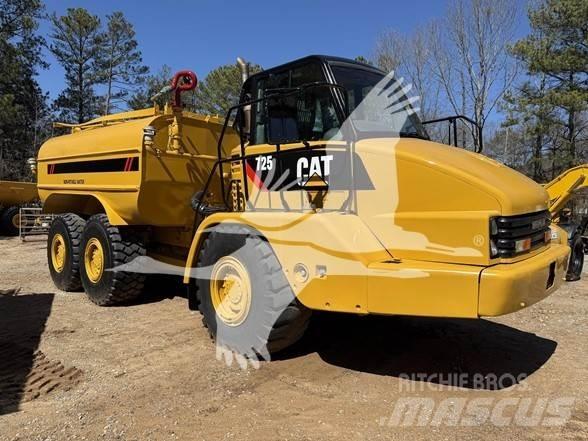 CAT 725 Поливальні машини