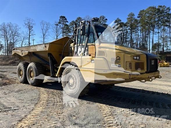 CAT 725C2 Зчленовані самоскиди