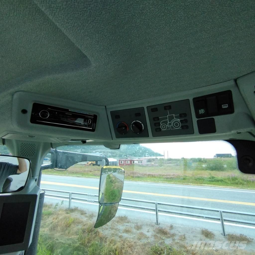 CLAAS Axion 830 Трактори