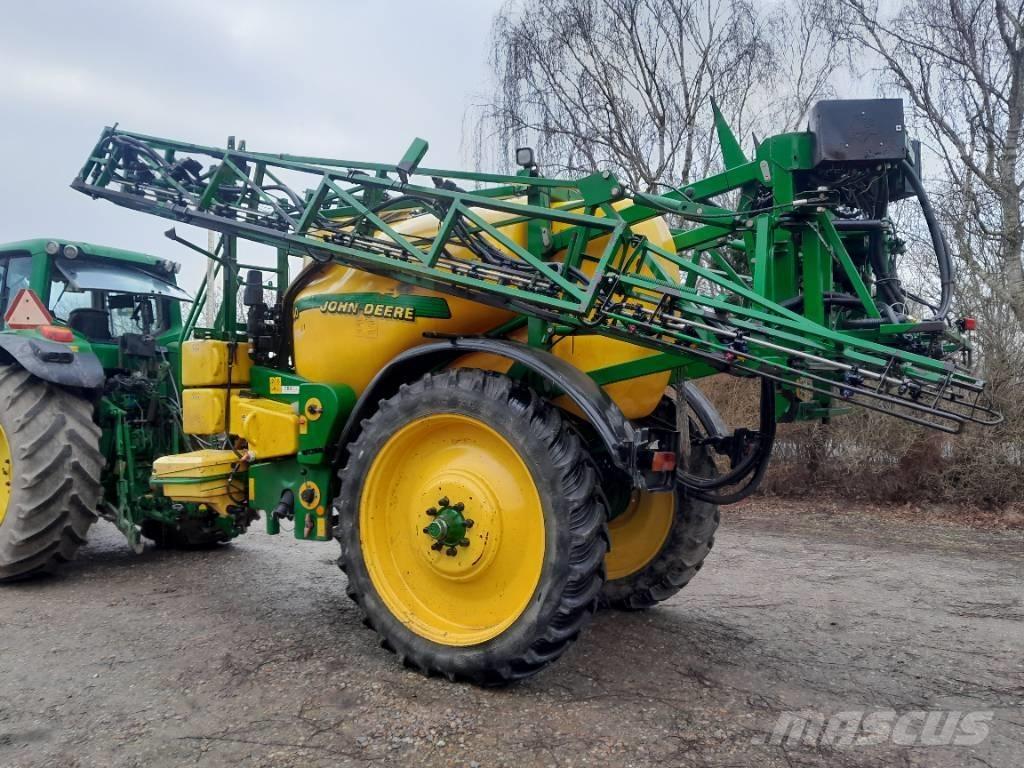 John Deere 840 Причіпні обприскувачі