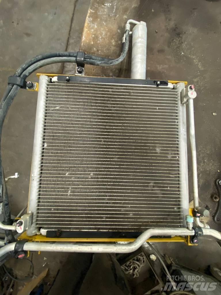 CAT 349 E Parts Гусеничні екскаватори