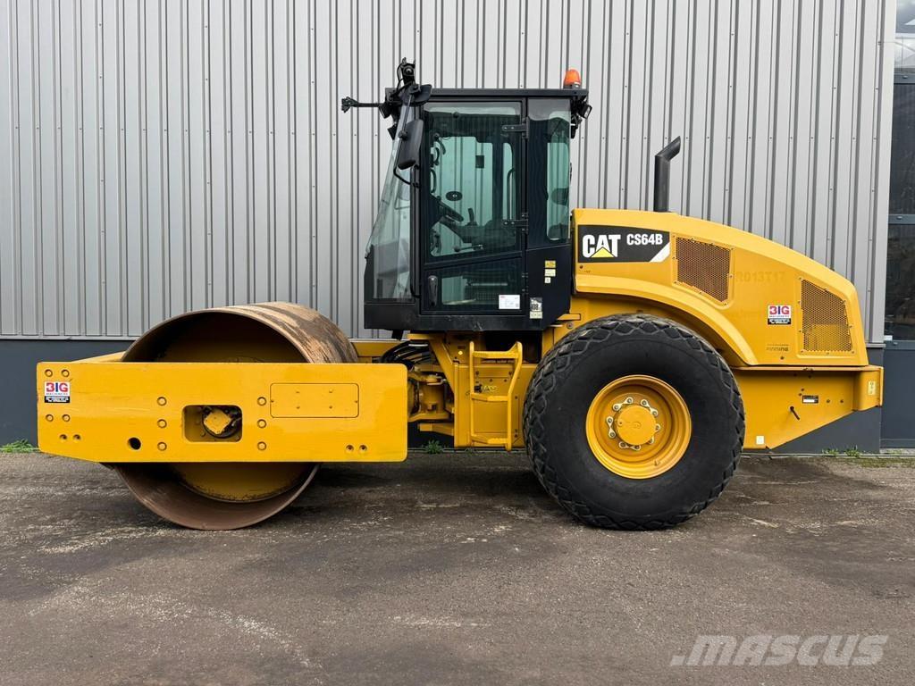CAT CS64B Грунтові котки