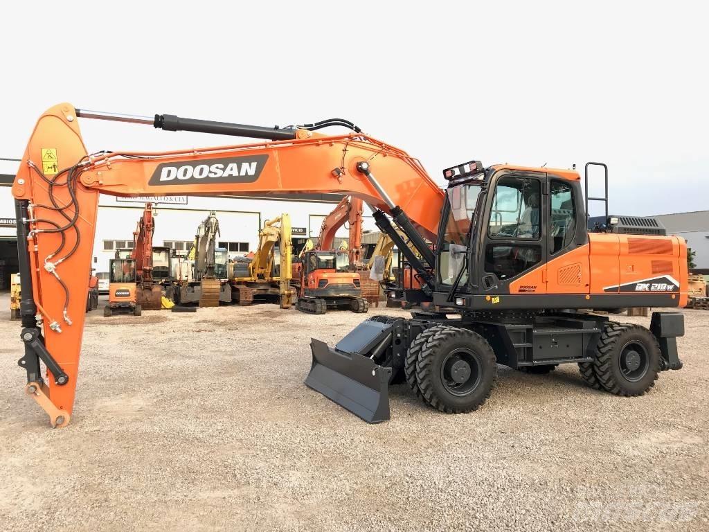 Develon DX 210 W-7 Колісні екскаватори