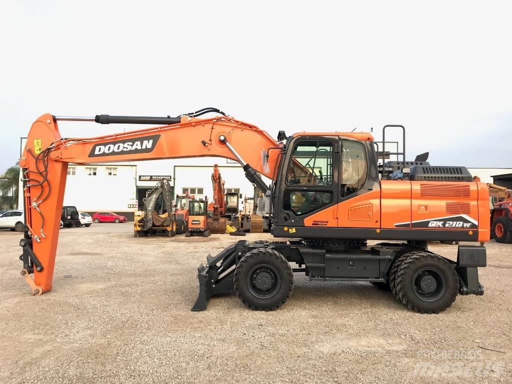 Develon DX 210 W-7 Колісні екскаватори