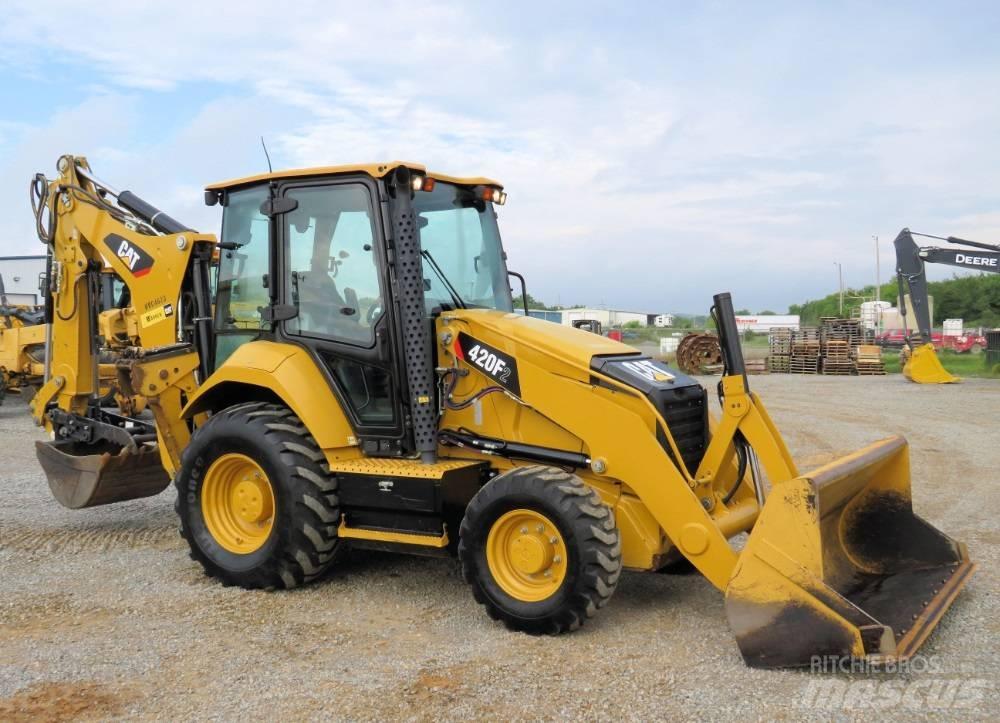 CAT 420F2 Екскаватори-навантажувачі