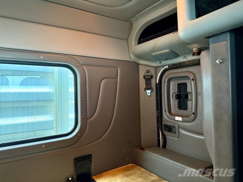 Peterbilt 388 Тягачі