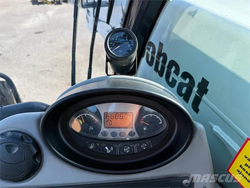Bobcat TL470 Agri Телескопічні навантажувачі
