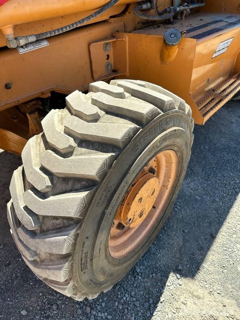 CASE 570 M XT Фронтальні навантажувачі