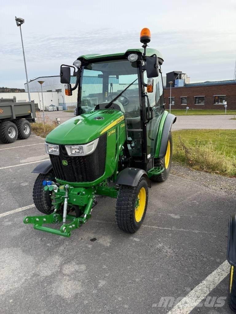 John Deere 3046 R Трактори
