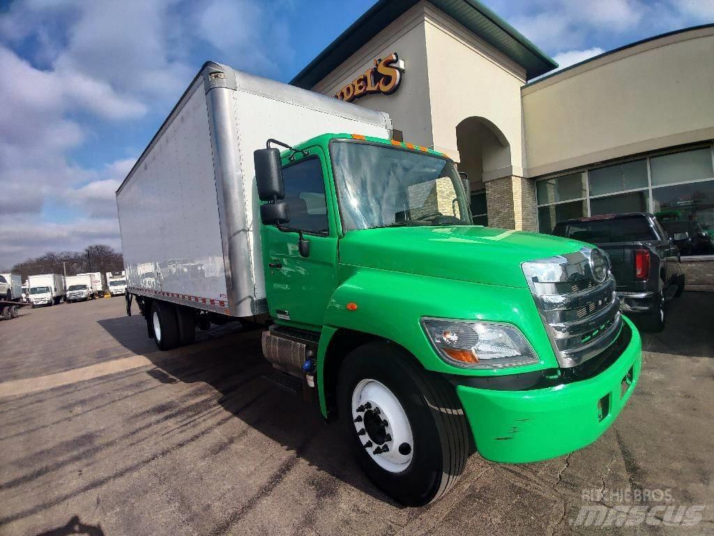 Hino 338 Фургони
