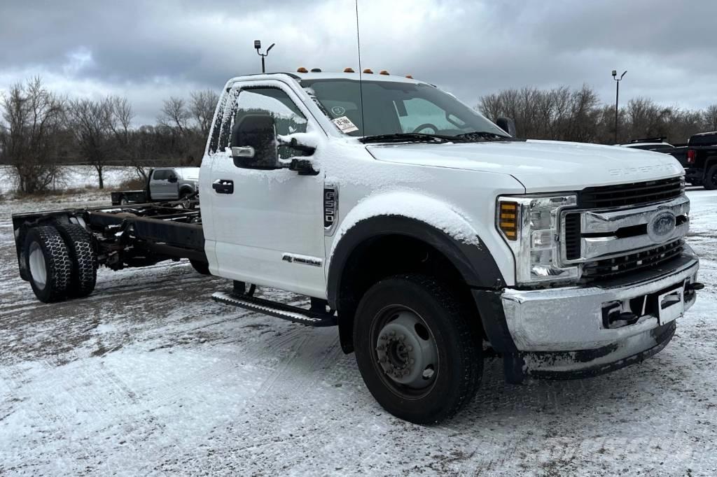 Ford F 550 XLT SD Шасі з кабіною