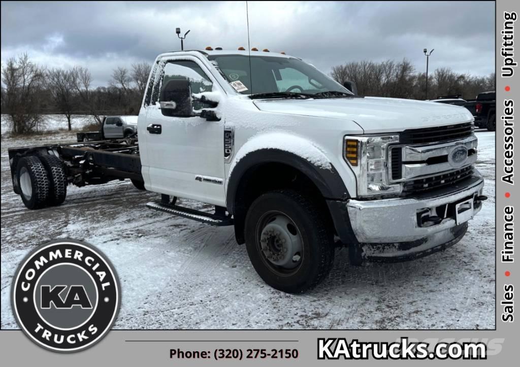 Ford F 550 XLT SD Шасі з кабіною