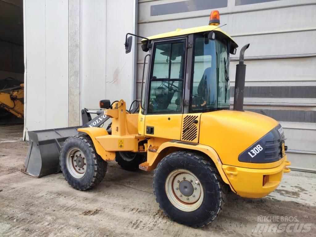 Volvo L 30 B Фронтальні навантажувачі