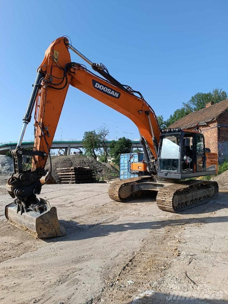 Doosan DX 225 LC-5 Гусеничні екскаватори