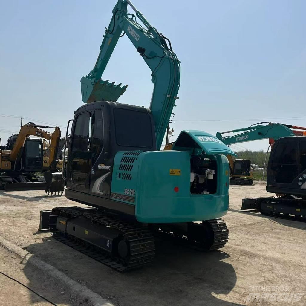 Kobelco 75 Гусеничні екскаватори